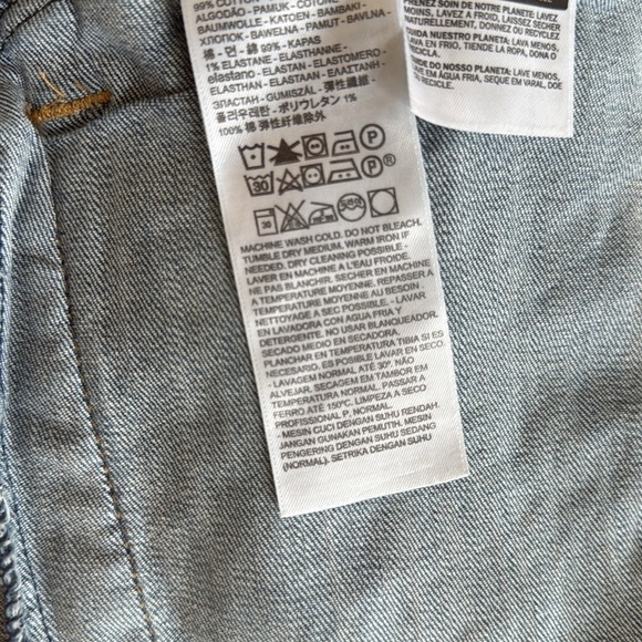 Levi's Women’s Classic Light Blue Denim Jacket Size Medium - Picture 11 of 14